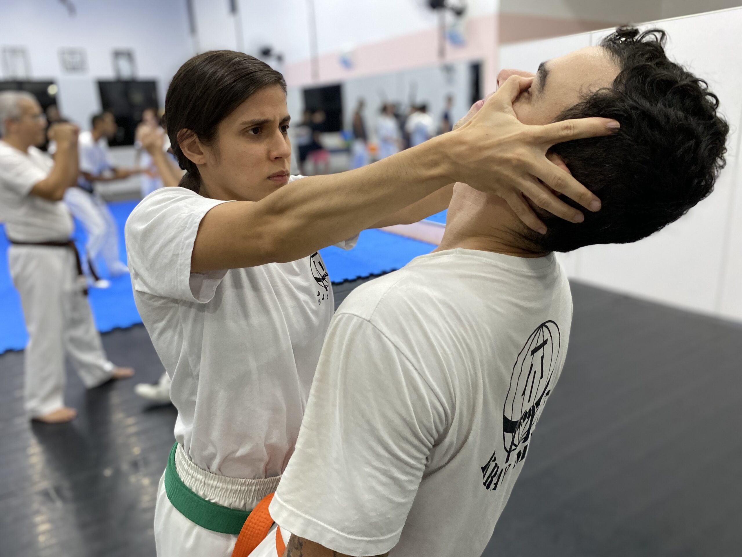 Como o Krav Maga muda a relação das mulheres com o medo e a violência?
